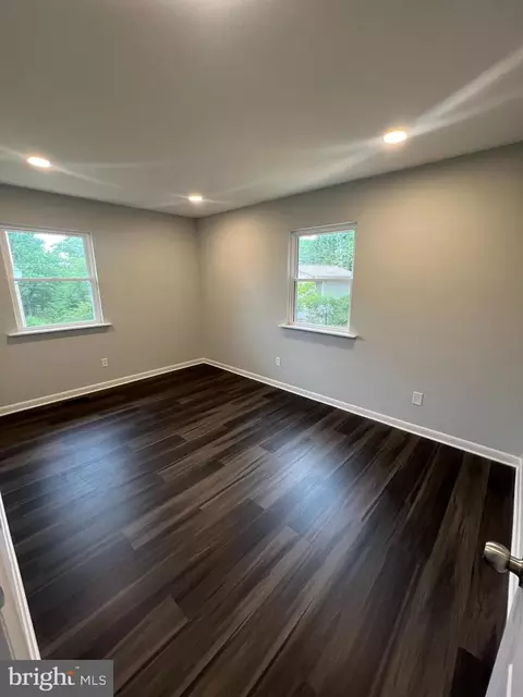 8020 Forest Glen Dr, Pasadena, MD 21122 photo 11