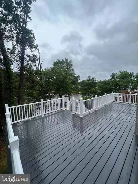 8020 Forest Glen Dr, Pasadena, MD 21122