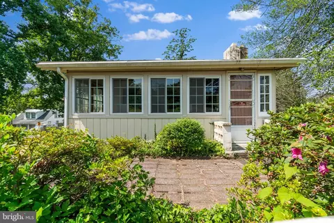 1 Hillcrest Rd, Riva, MD 21140