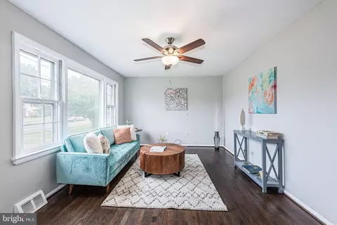 534 Pritchard Dr, Linthicum Heights, MD 21090