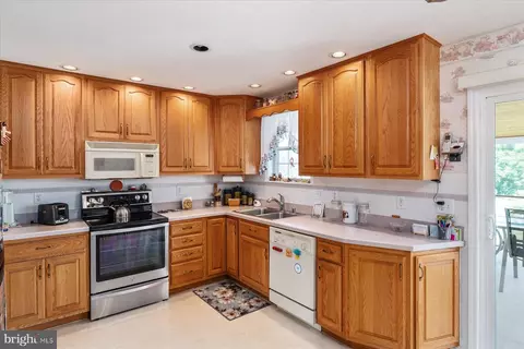 8439 Spring Rd, Pasadena, MD 21122 photo 26