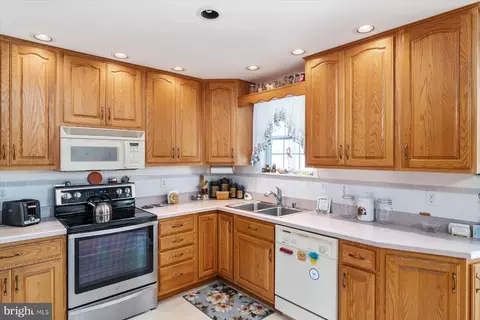 8439 Spring Rd, Pasadena, MD 21122 photo 24