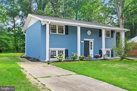 12 Hilltop Ln, Annapolis, MD 21403