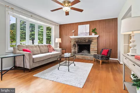 2015 Valley Rd, Annapolis, MD 21401 photo 2