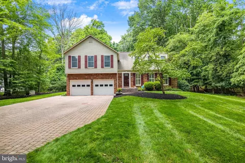 1223 Holmewood Dr, Pasadena, MD 21122