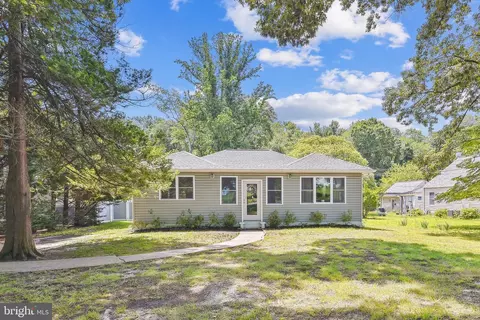 1611 Colony Rd, Pasadena, MD 21122