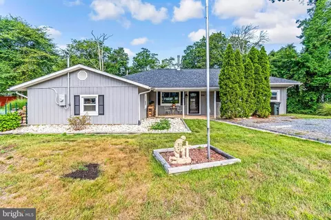 610 Laurel Dr, Pasadena, MD 21122