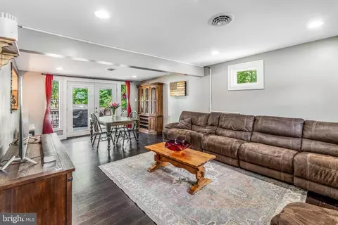 610 Laurel Dr, Pasadena, MD 21122 photo 7