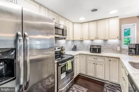 610 Laurel Dr, Pasadena, MD 21122 photo 6