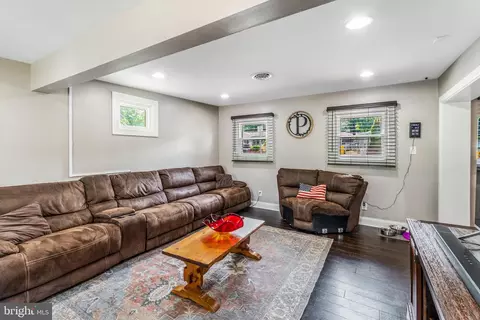 610 Laurel Dr, Pasadena, MD 21122 photo 8