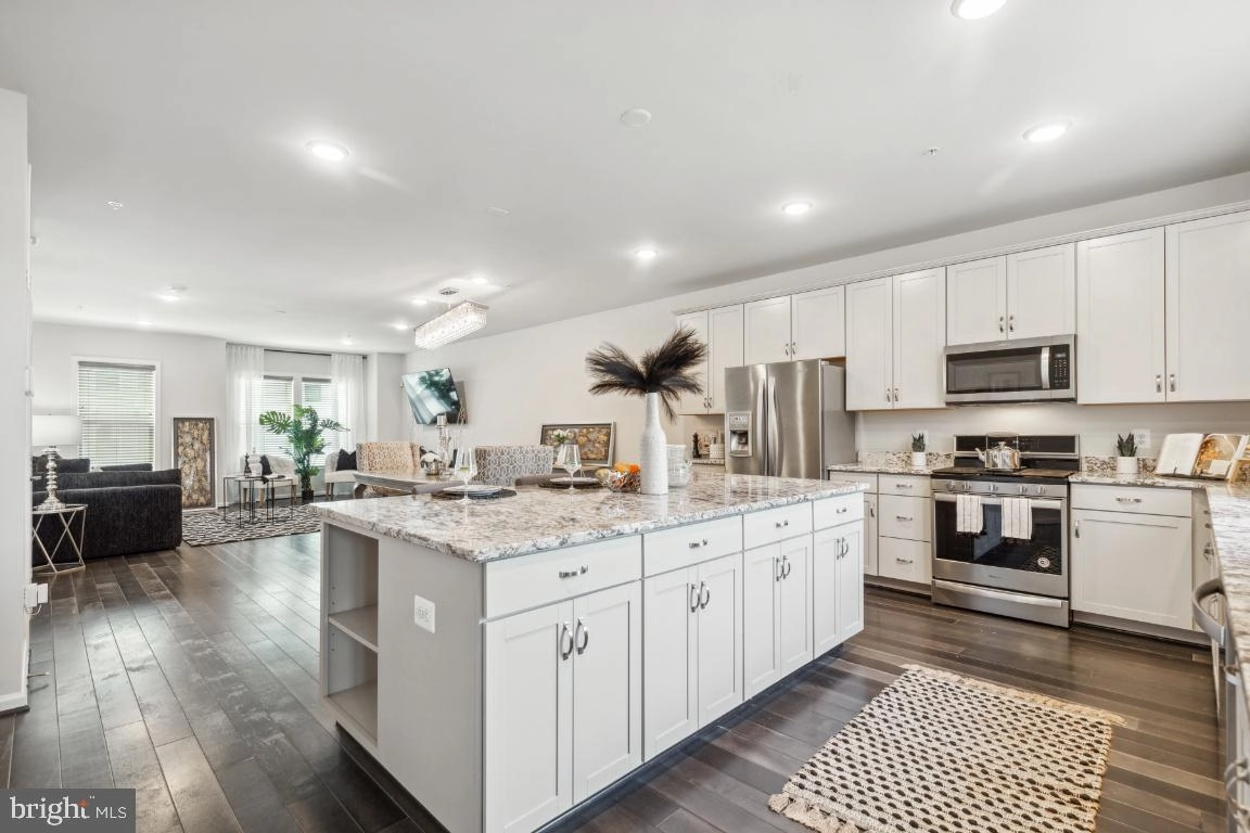 3350 Pitch Pine Dr, Laurel, MD 20724 photo 3
