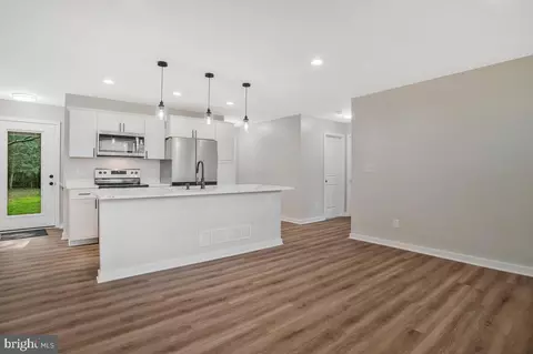 7949 Central Rd, Pasadena, MD 21122 photo 5