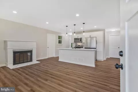 7949 Central Rd, Pasadena, MD 21122 photo 4