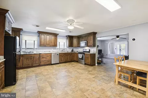 821 E Pasadena Rd, Pasadena, MD 21122 photo 4