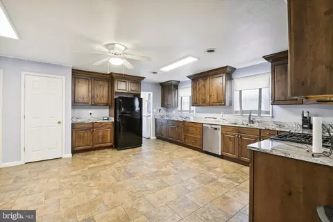 821 E Pasadena Rd, Pasadena, MD 21122 photo 17