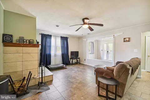 821 E Pasadena Rd, Pasadena, MD 21122 photo 3