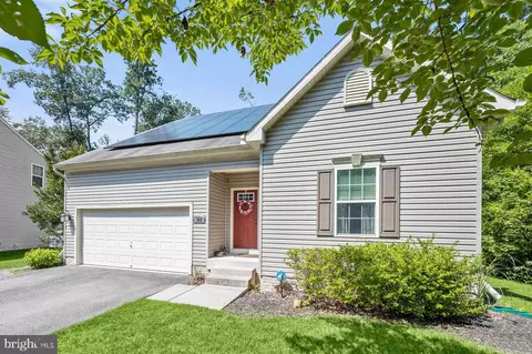 8111 Laurnick Dr, Glen Burnie, MD 21060