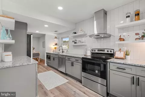 140 Dunlap Rd, Pasadena, MD 21122 photo 7