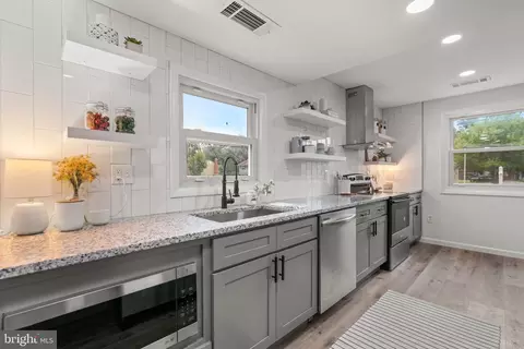 140 Dunlap Rd, Pasadena, MD 21122 photo 10