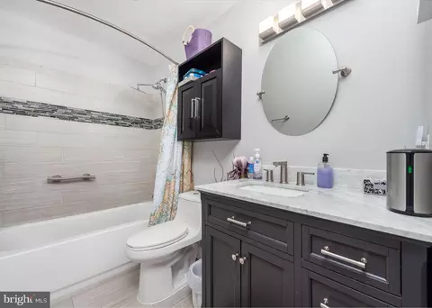 Bath - 757 Central Ave E, Edgewater, MD 21037 photo 3 of 3