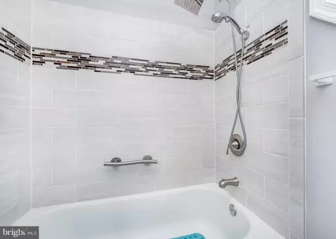 Bath - 757 Central Ave E, Edgewater, MD 21037 photo 2 of 3