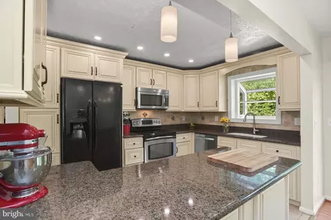 7535 Harmans Rd, Harmans, MD 21077 photo 2