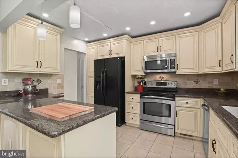 7535 Harmans Rd, Harmans, MD 21077 photo 4