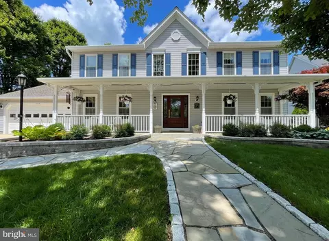 2716 Verdis Ln, Crofton, MD 21114