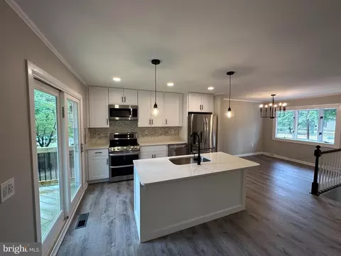 2761 Bayside Beach Rd, Pasadena, MD 21122 photo 3