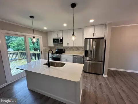 2761 Bayside Beach Rd, Pasadena, MD 21122 photo 2