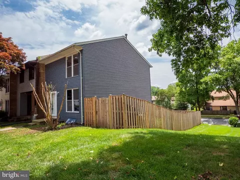 1633 New Windsor Ct, Crofton, MD 21114 photo 2