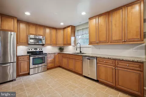 426 Glen View Ct, Arnold, MD 21012 photo 3