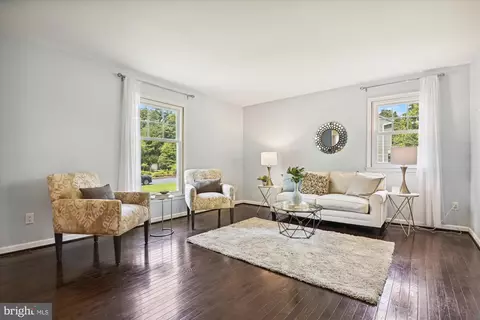 159 Falcon Dr, Pasadena, MD 21122 photo 10