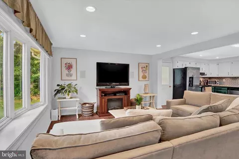 508 Cedar Ave, Edgewater, MD 21037 photo 2