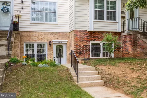 1706 W Bancroft Ln, Crofton, MD 21114 photo 4