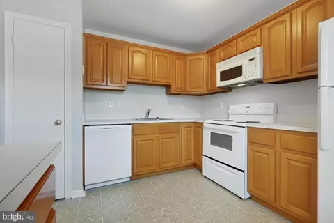 1726 E Bancroft Ln, Crofton, MD 21114 photo 11