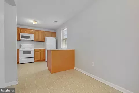 1726 E Bancroft Ln, Crofton, MD 21114 photo 7