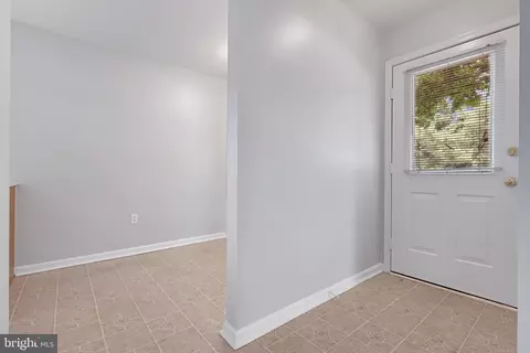 1726 E Bancroft Ln, Crofton, MD 21114 photo 5