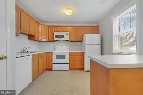 1726 E Bancroft Ln, Crofton, MD 21114 photo 8