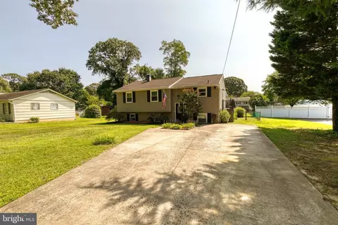 263 10th St, Pasadena, MD 21122 photo 4