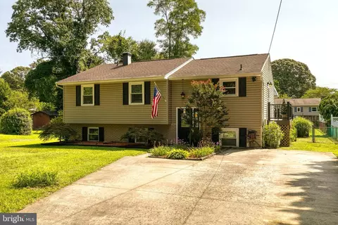 263 10th St, Pasadena, MD 21122 photo 2