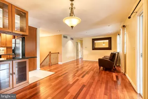 263 10th St, Pasadena, MD 21122 photo 8