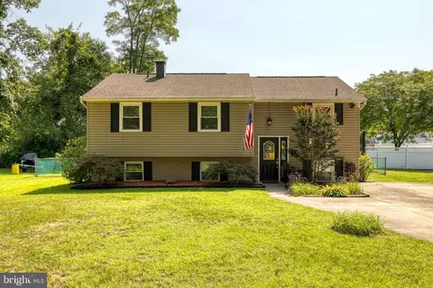 263 10th St, Pasadena, MD 21122