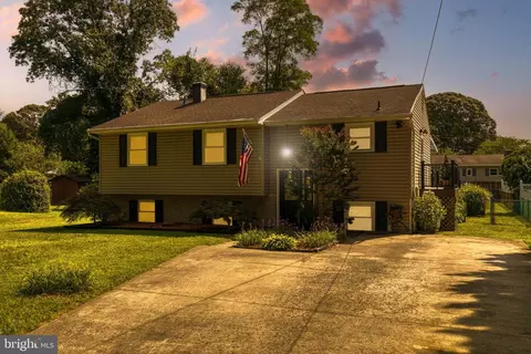 263 10th St, Pasadena, MD 21122 photo 3