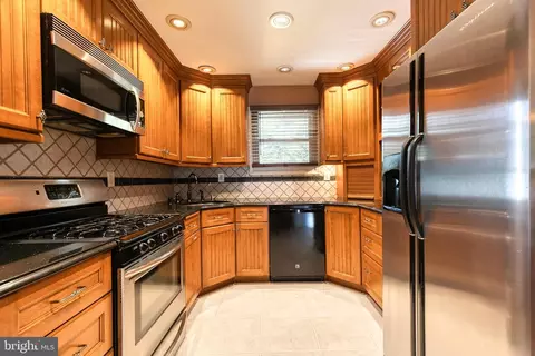263 10th St, Pasadena, MD 21122 photo 11
