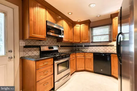 263 10th St, Pasadena, MD 21122 photo 9
