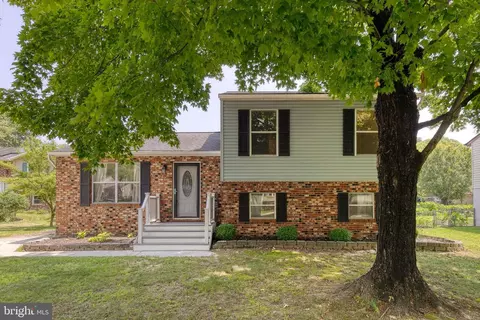 707 Kraft Ct, Glen Burnie, MD 21061