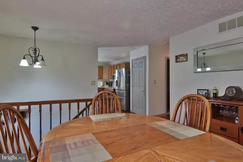 8078 Escalon Ave, Pasadena, MD 21122 photo 5