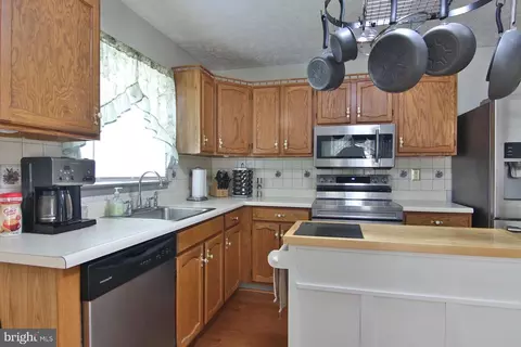 8078 Escalon Ave, Pasadena, MD 21122 photo 10