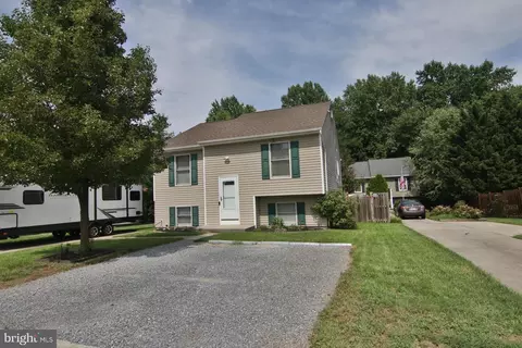 8078 Escalon Ave, Pasadena, MD 21122